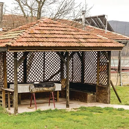 Дом отдыха Three-bedroom Holiday In Asparuhovo